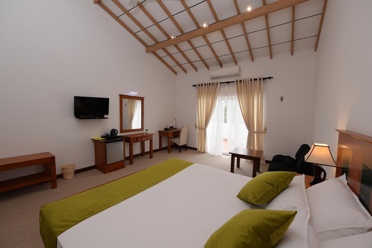 Seasons Hotel Kurunegala Exterior photo