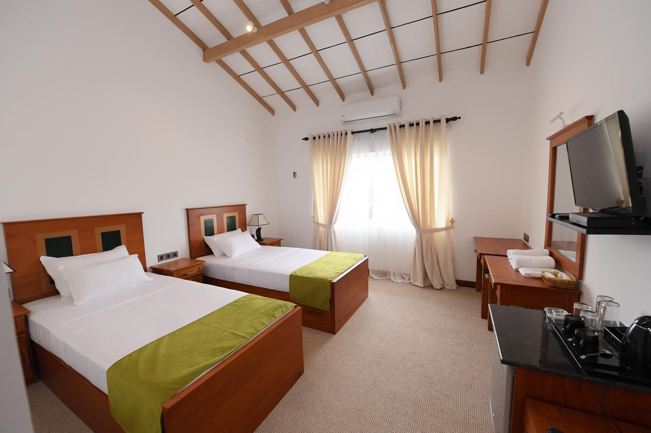 Seasons Hotel Kurunegala Exterior photo